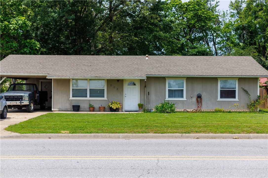 Property Photo:  208 S Country Club Road  AR 72761 