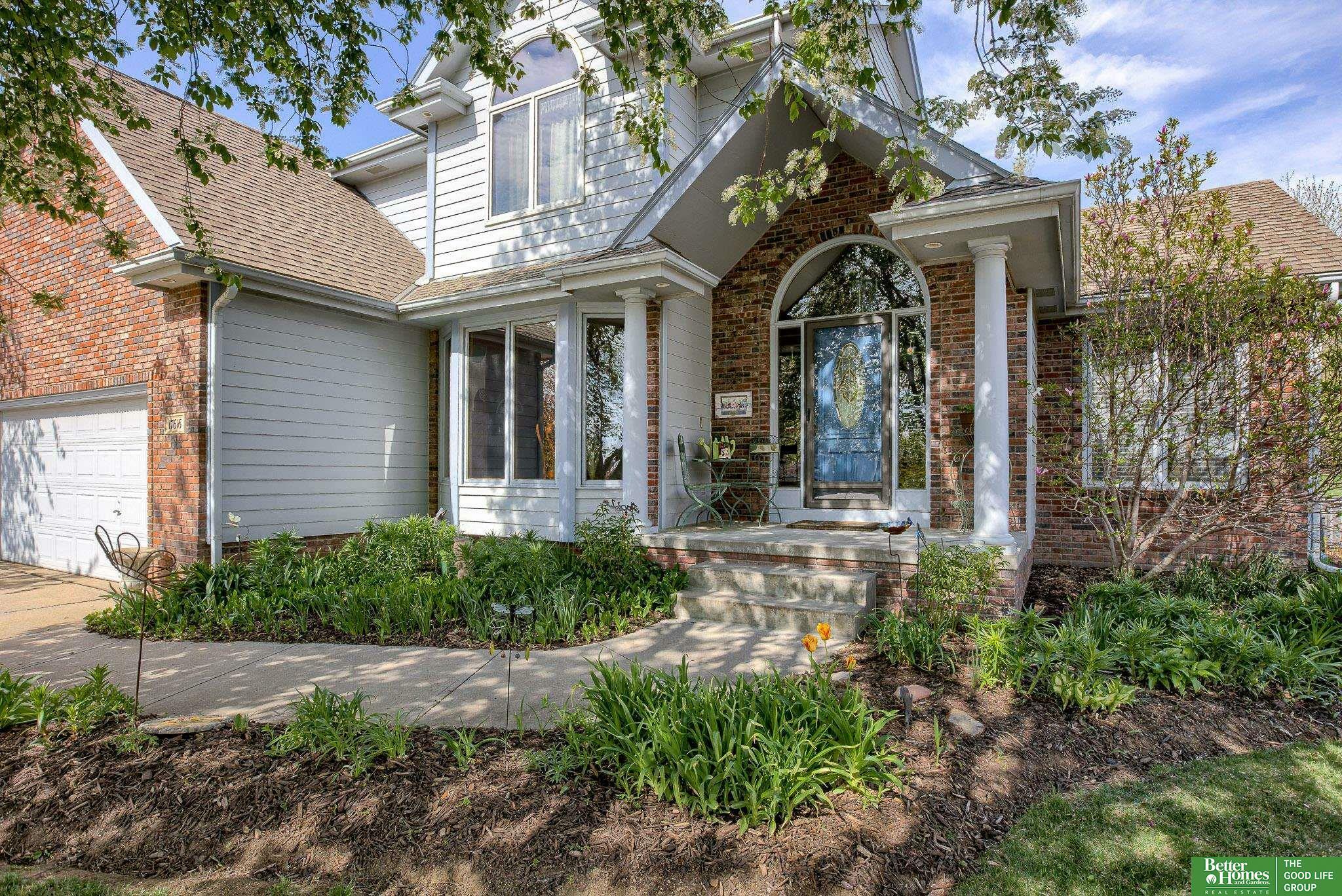 Property Photo: 17616 Ventana Circle NE 68136