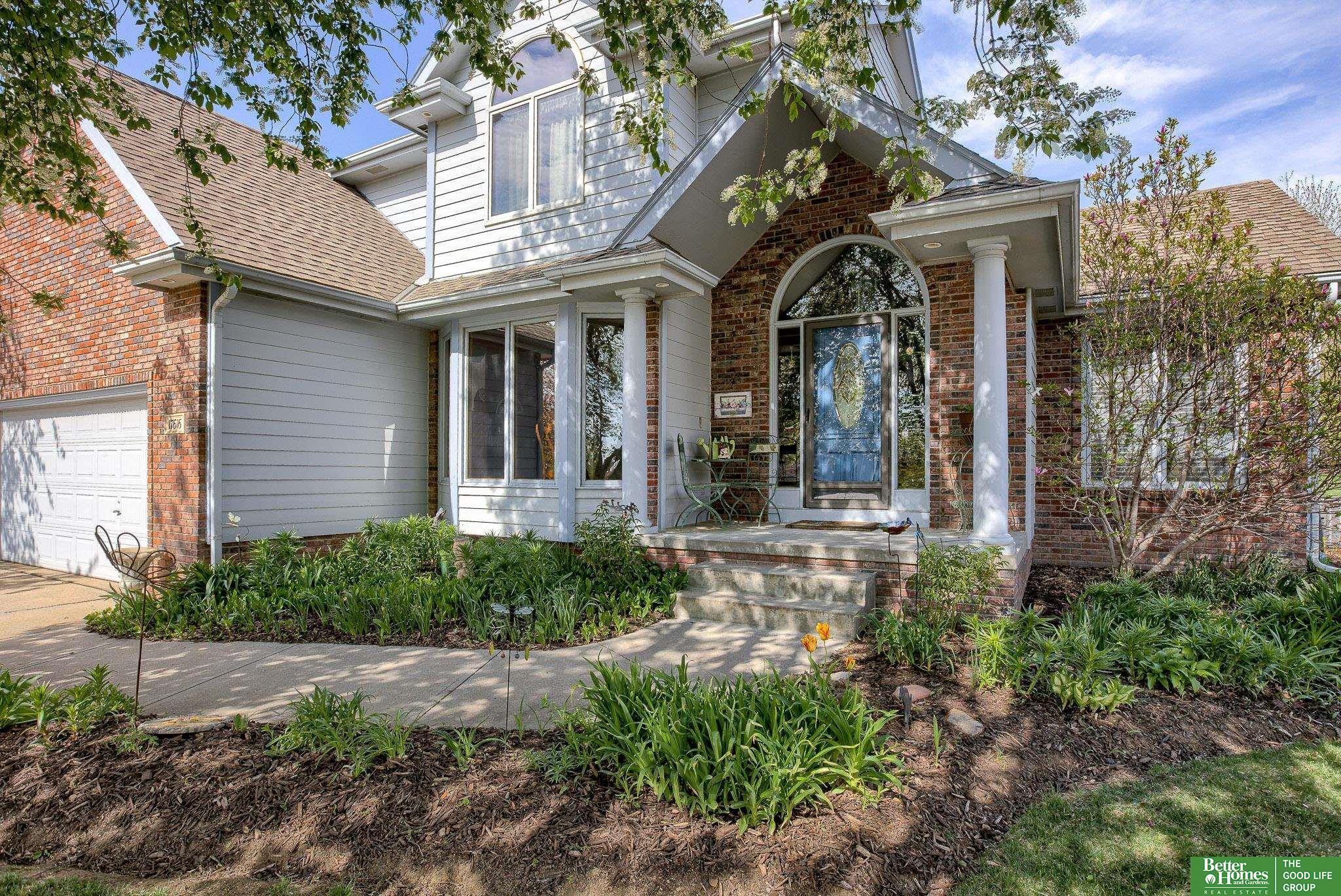 Property Photo: 17616 Ventana Circle NE 68136