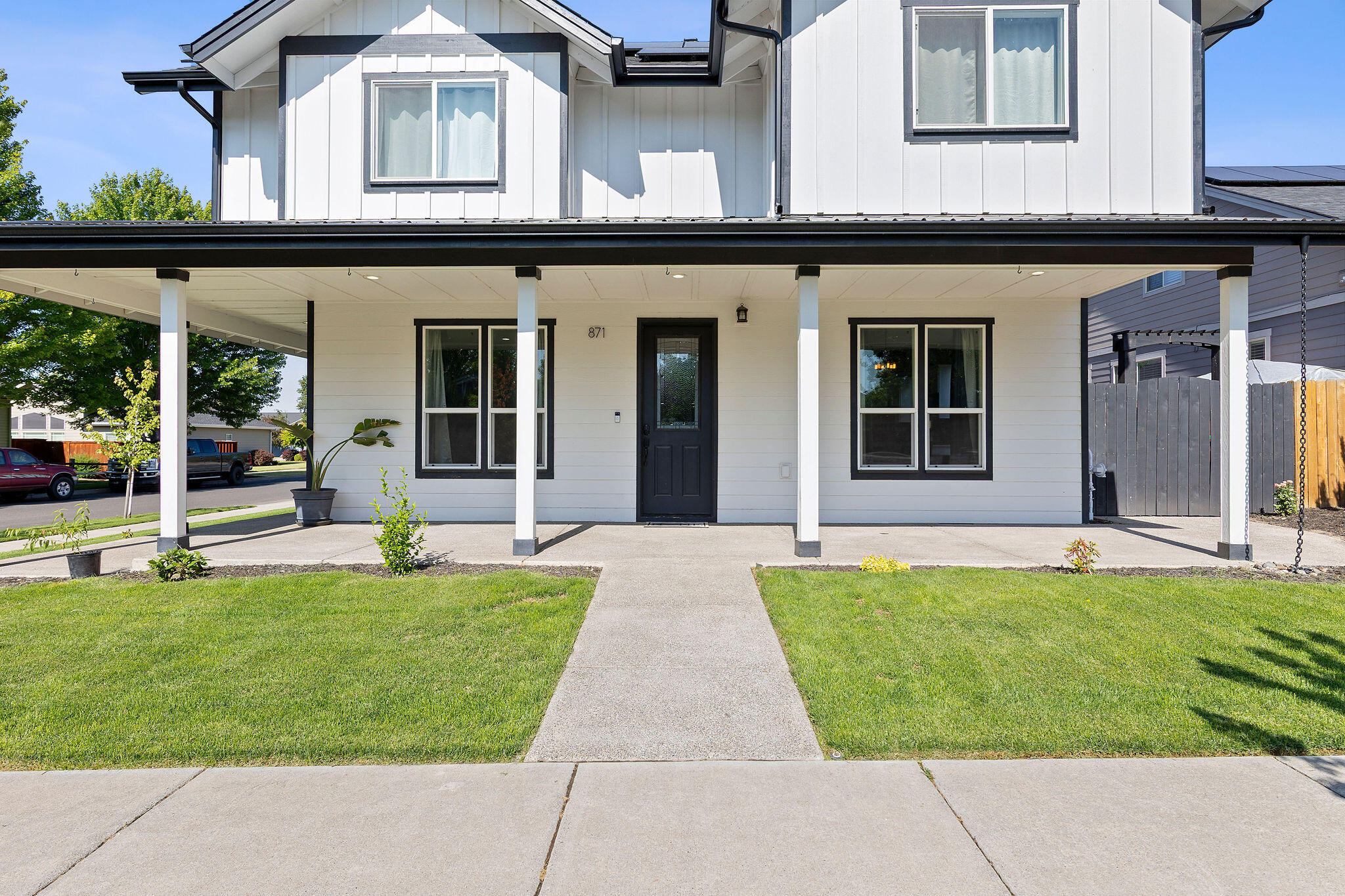 Property Photo: 871 NE Whistle Way OR 97754
