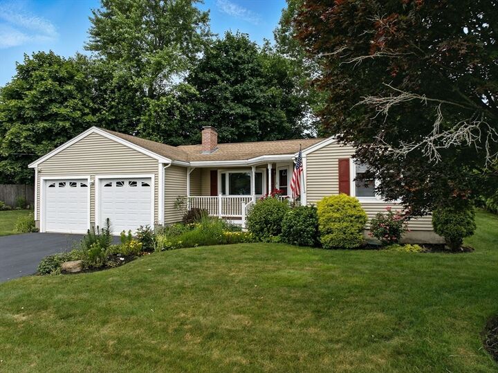 Property Photo:  6 Greenway Circle  MA 02180 