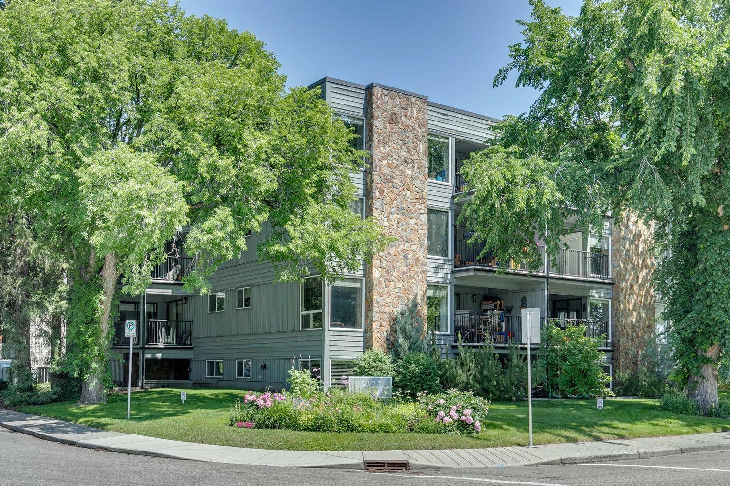 Property Photo: 3422 Parkdale Boulevard NW 14 AB T2N 3T4