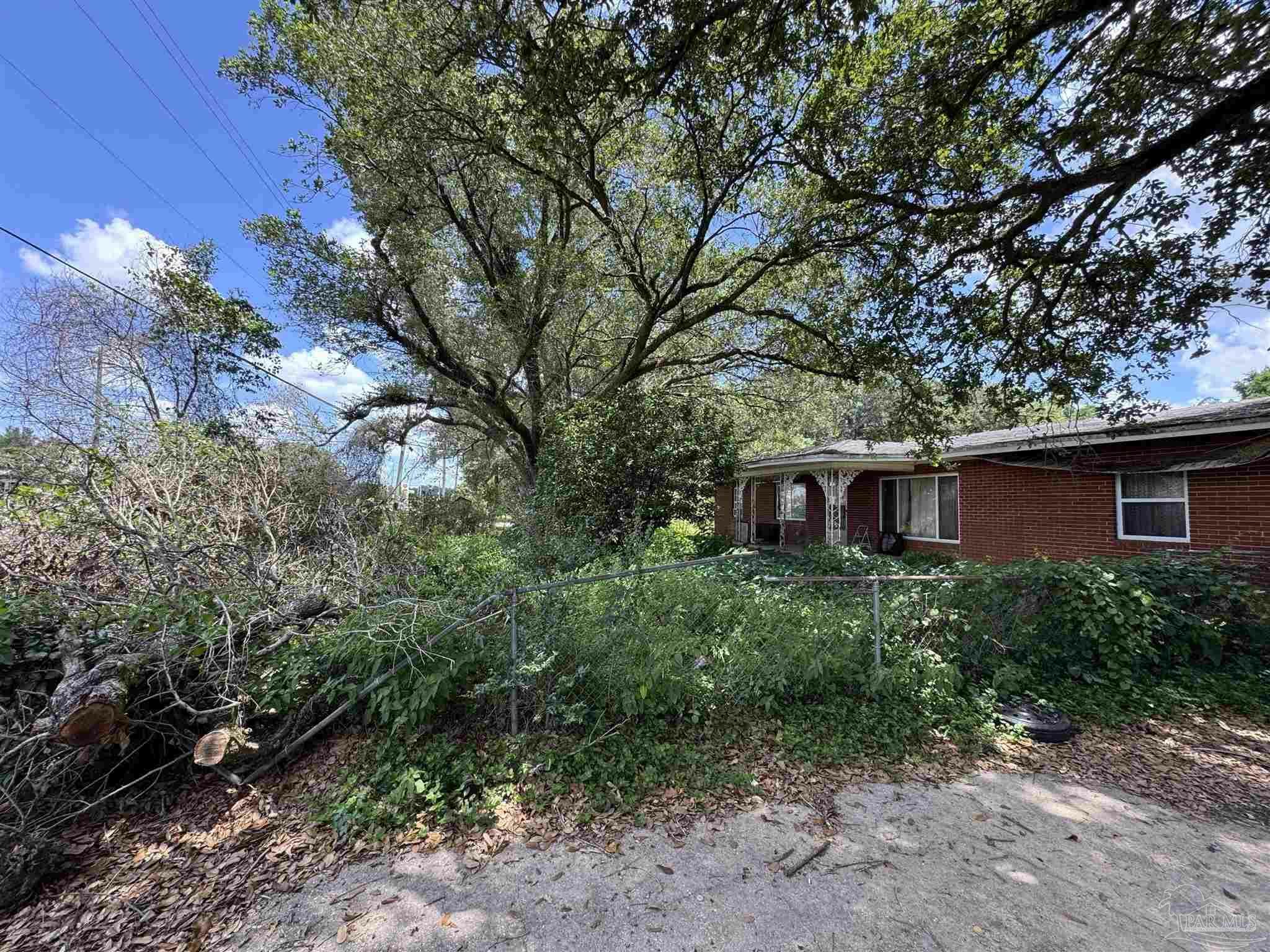 Property Photo: 4840 W Spencer Field Rd FL 32571
