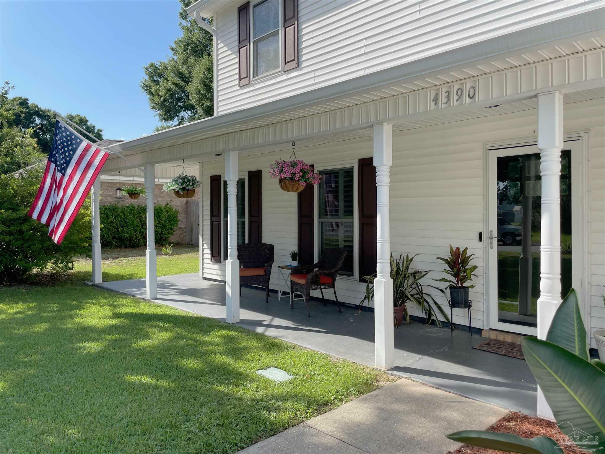 Property Photo: 4390 La Jolla FL 32504