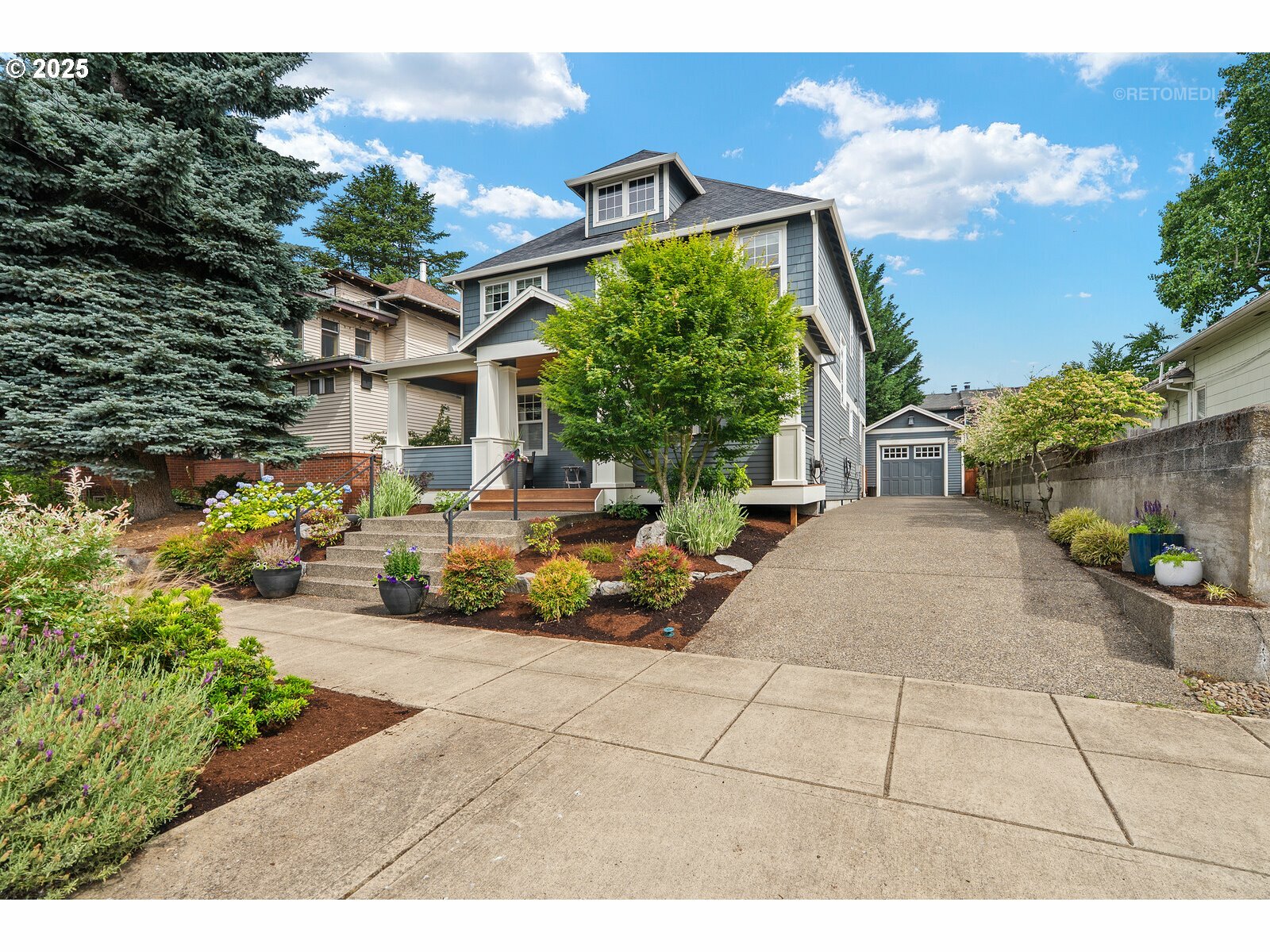 Property Photo: 2303 N Willamette Blvd OR 97217