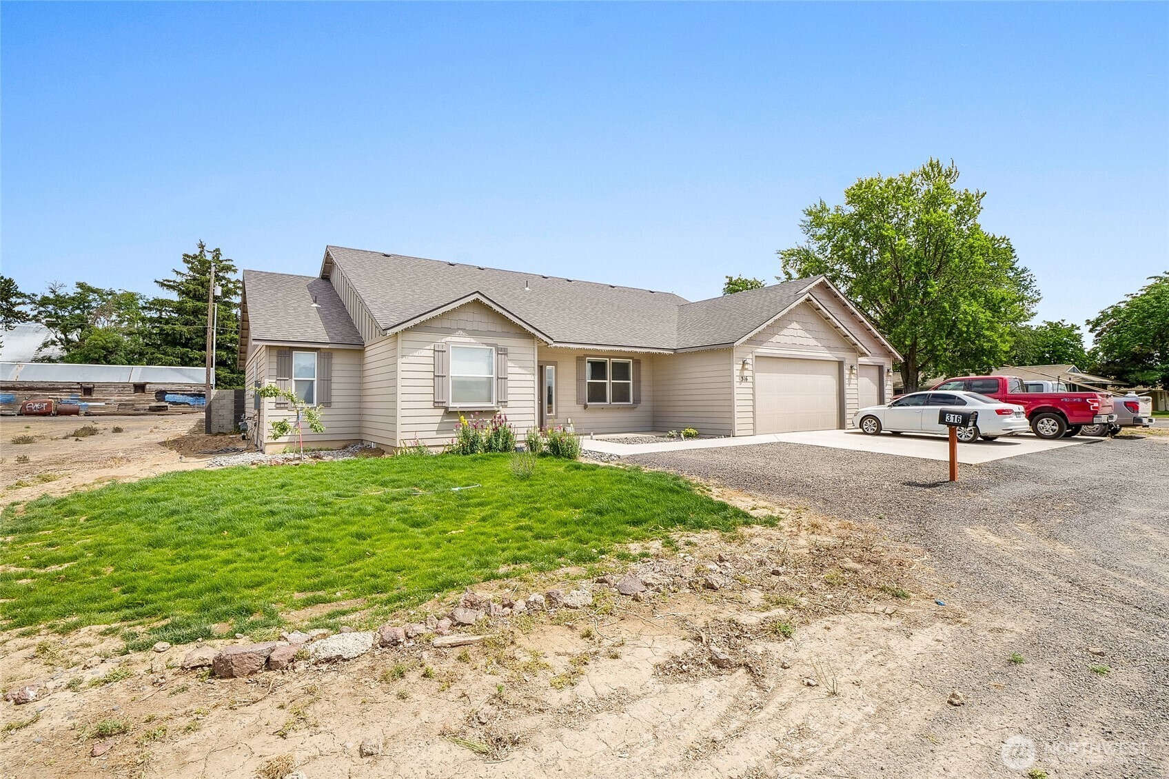 Property Photo: 316 S Walnut Avenue WA 98857
