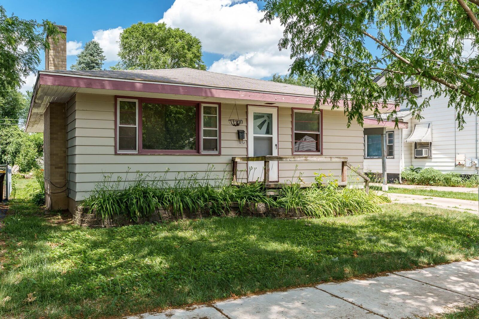Property Photo:  3103 Gladstone Avenue  IL 61101 