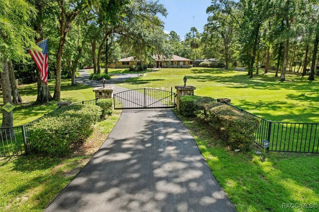 Property Photo: 10584 N Dawnflower Point FL 34428