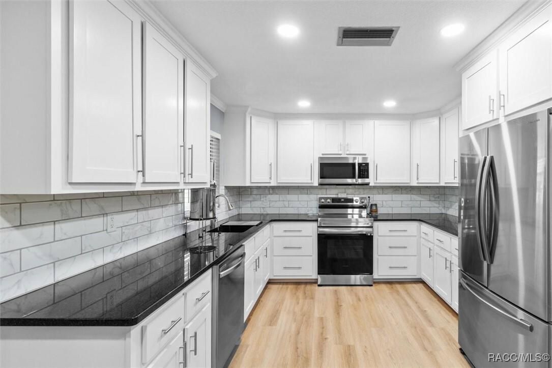 Property Photo: 4035 N Woodland Point FL 34428