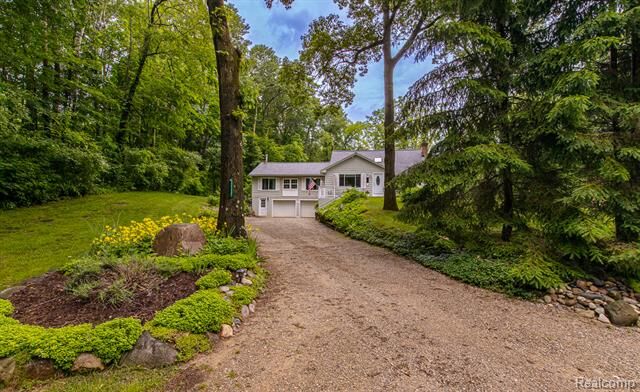 Property Photo: 5124 Perryville Road MI 48442