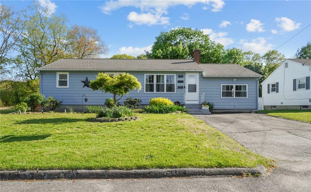 121 Ingersoll Avenue  Warwick RI 02886 photo