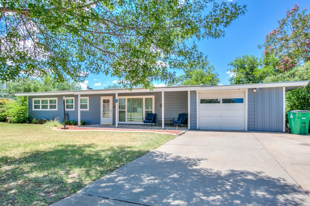 Property Photo:  2709 Rice Ave  TX 76904 