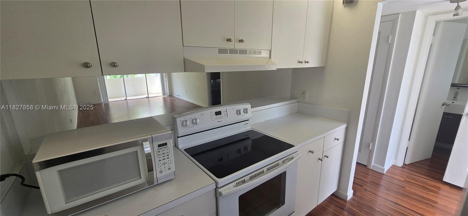 Property Photo: 1235 Mariposa Ave 8 FL 33146