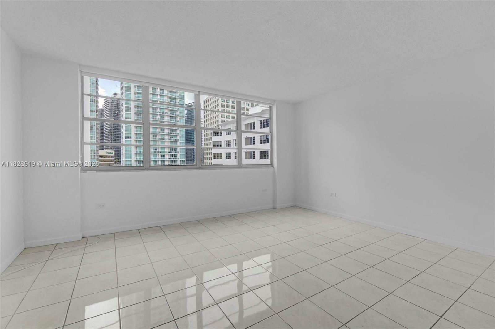Property Photo:  905 Brickell Bay Dr 1823  FL 33131 