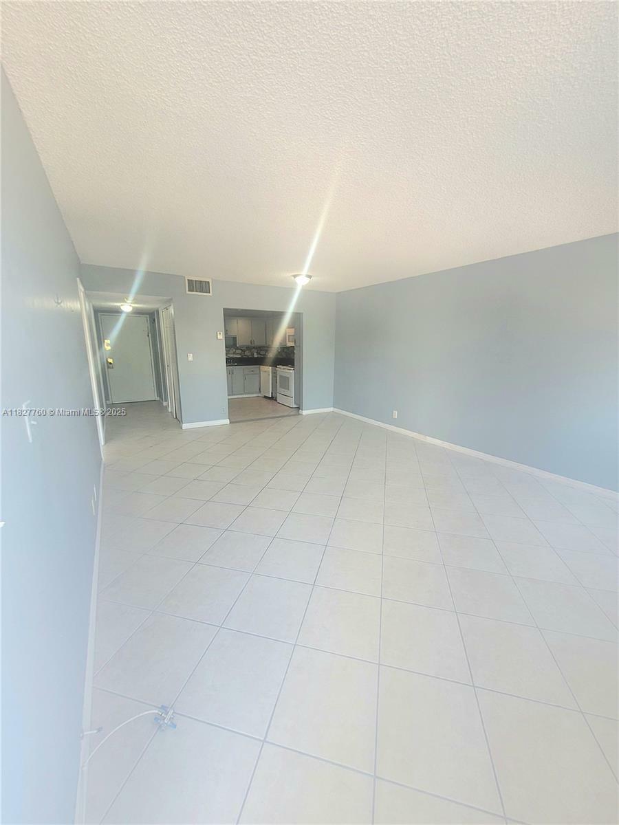 Property Photo: 2025 NE 164th St 202 FL 33162