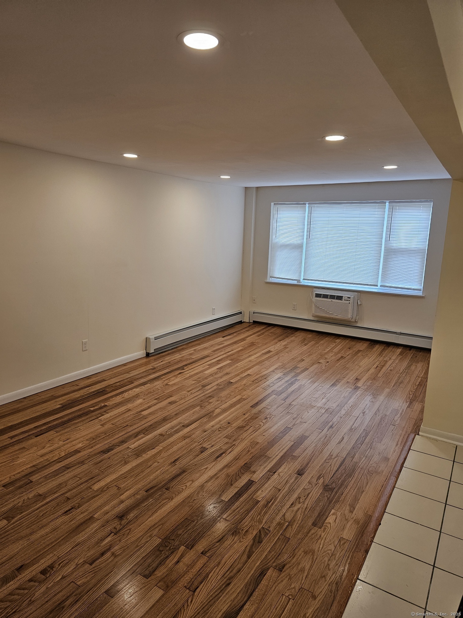 Property Photo: 70 Farmington Avenue 4T CT 06320