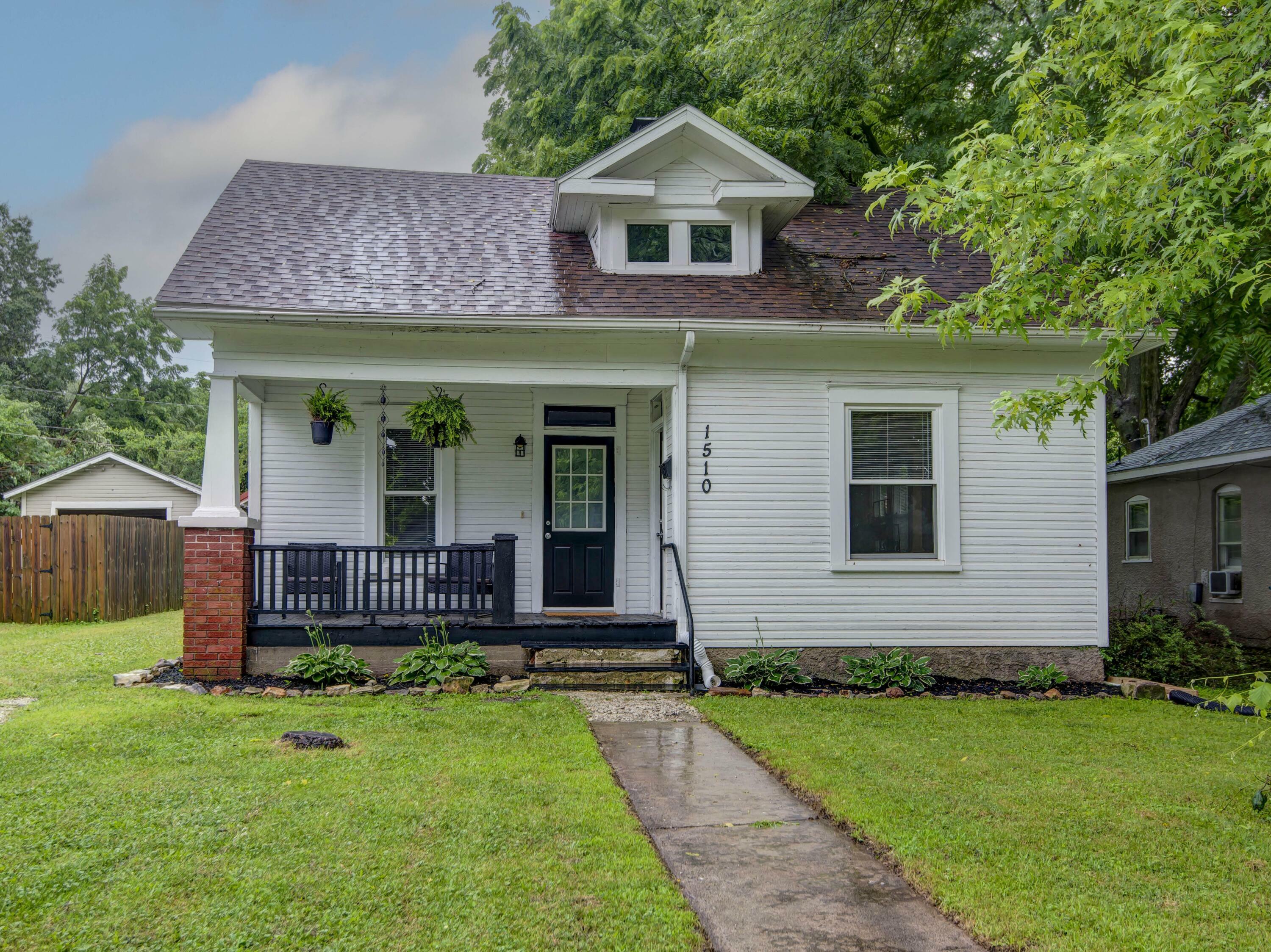 Property Photo:  1510 E McDaniel Street  MO 65802 