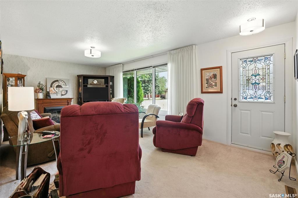 Property Photo: 401 5th Avenue E SK S0K 4T0