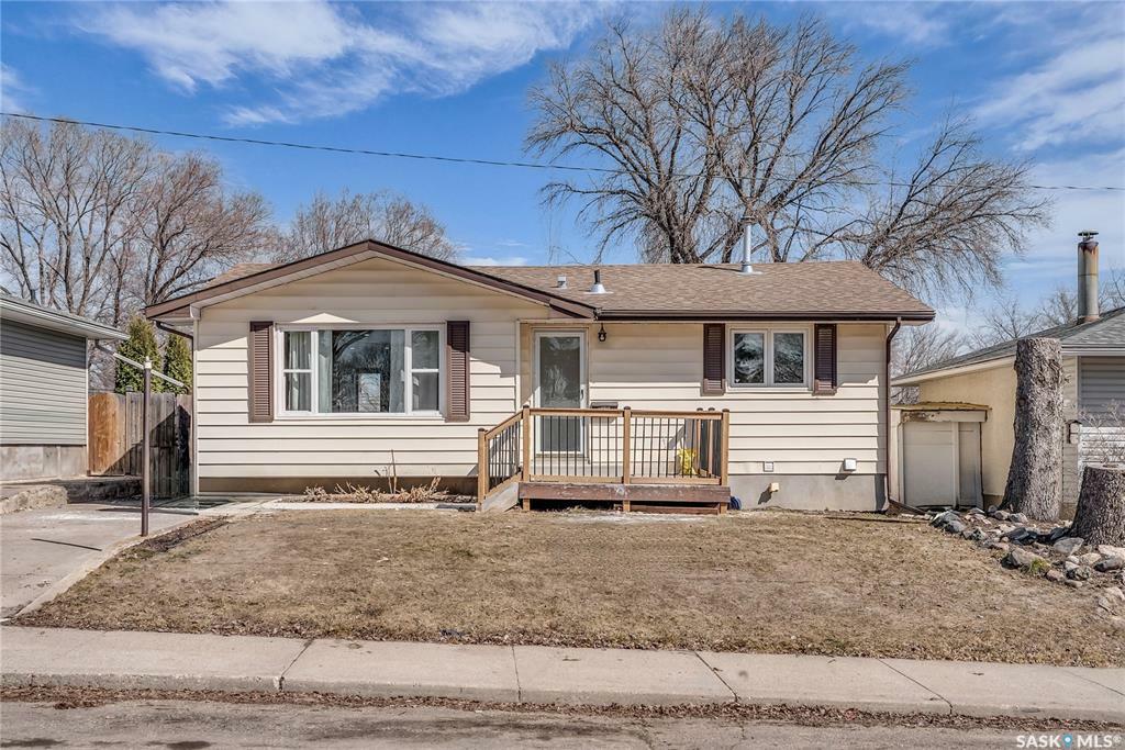 Property Photo: 518 T Avenue S SK S7M 3B4