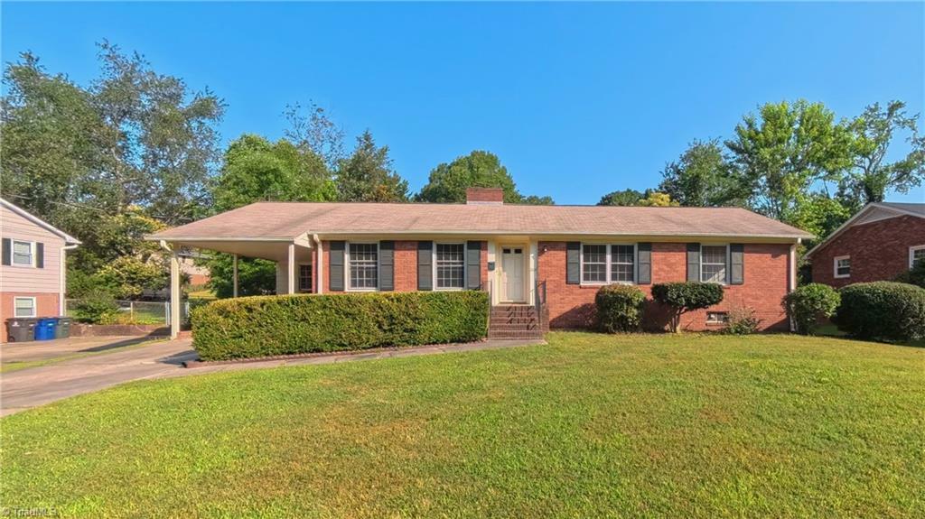 Property Photo: 2841 Deerwood Drive NC 27103
