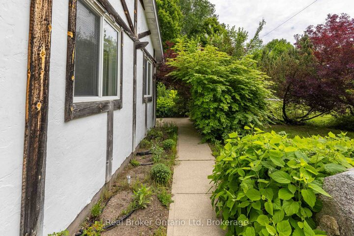 Property Photo:  19 Sandy Pines Trail E  ON N0H 2G0 