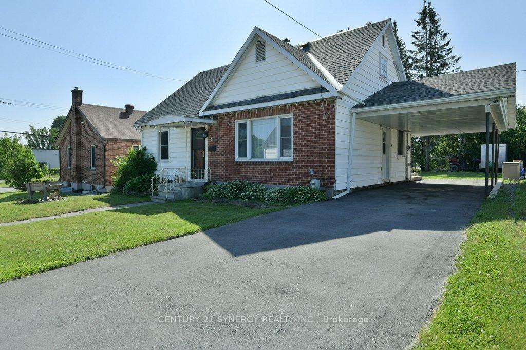 Property Photo: 10 McLachlin Street S ON K7S 2Y8