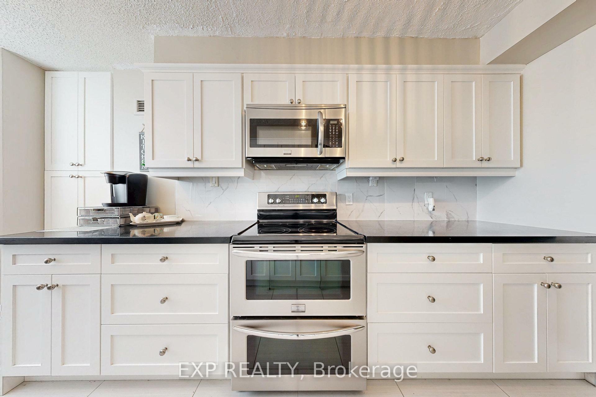 Property Photo: 5 Lisa Street 1502 ON L6T 4T4