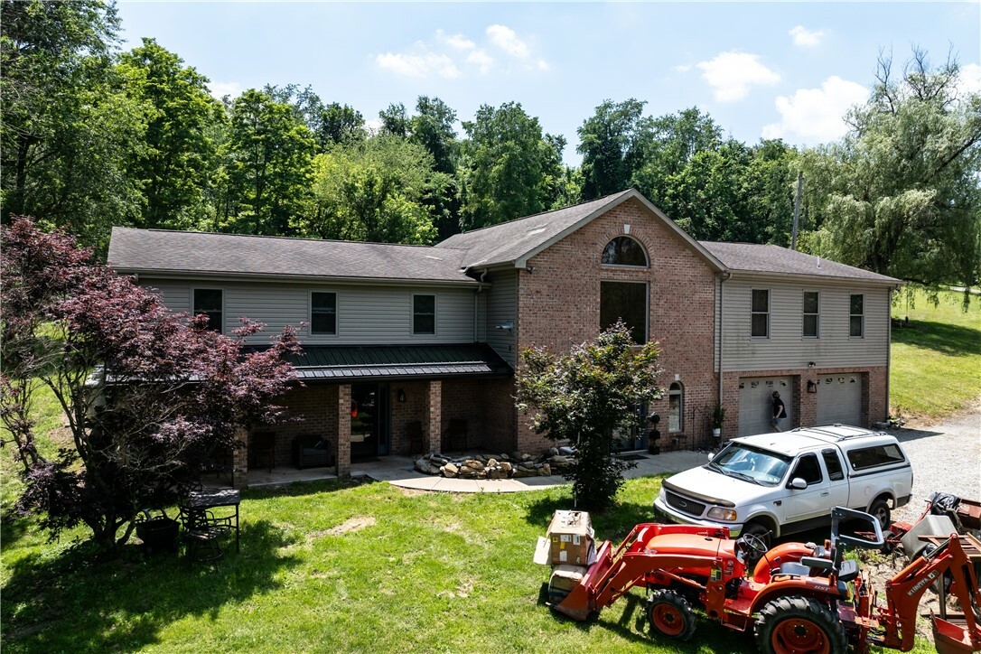 Property Photo: 207 Linden Rd PA 15317