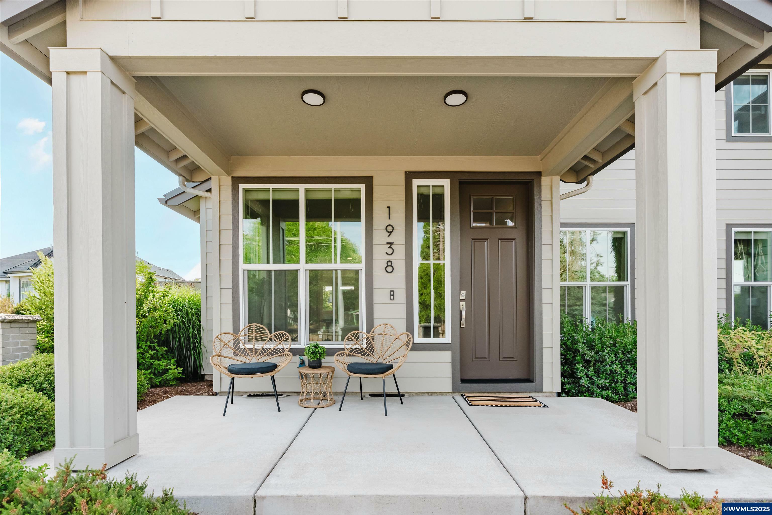 Property Photo: 1938 SW 53rd St OR 97333