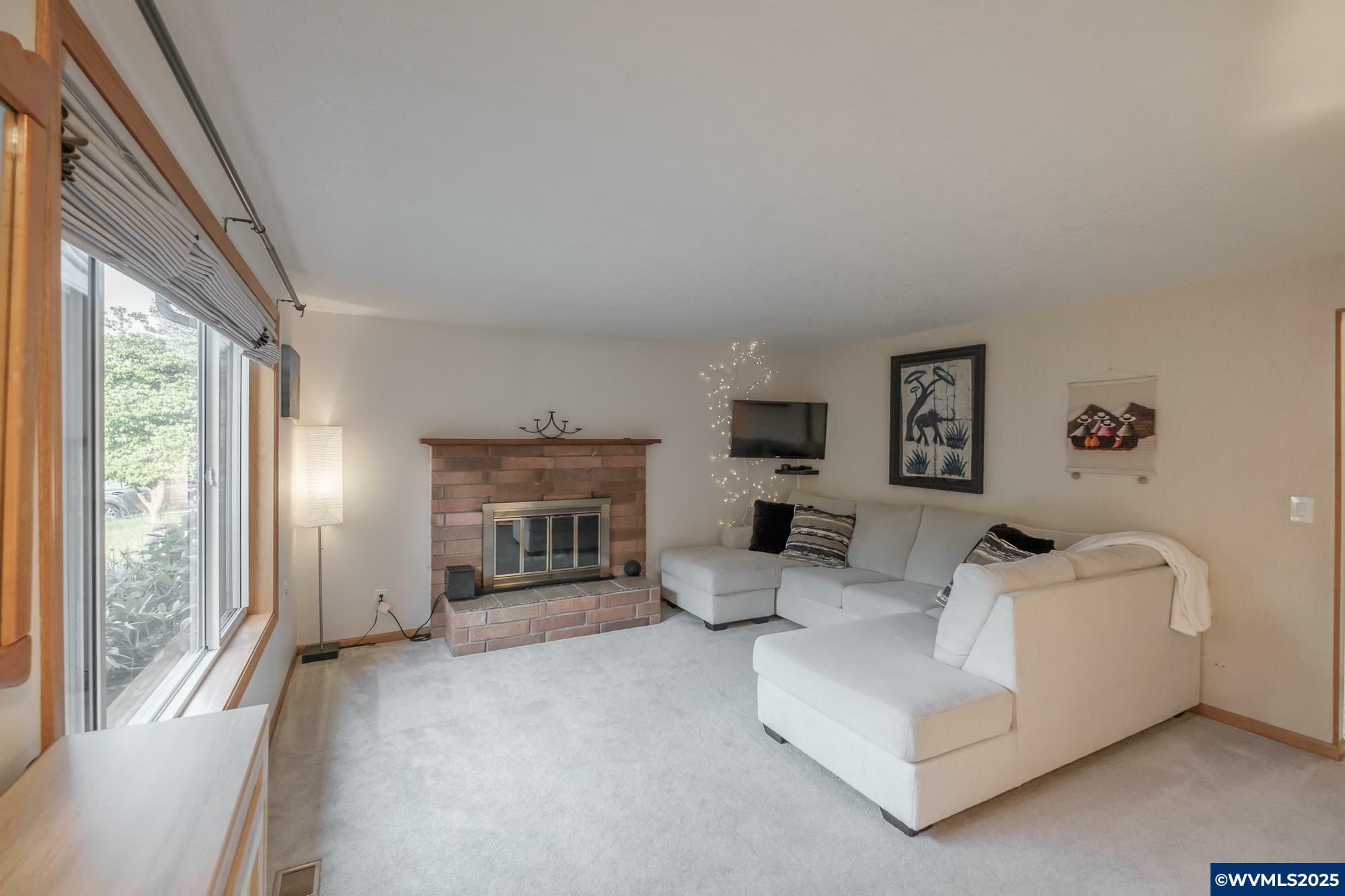 Property Photo: 902 NW Oak Av OR 97330