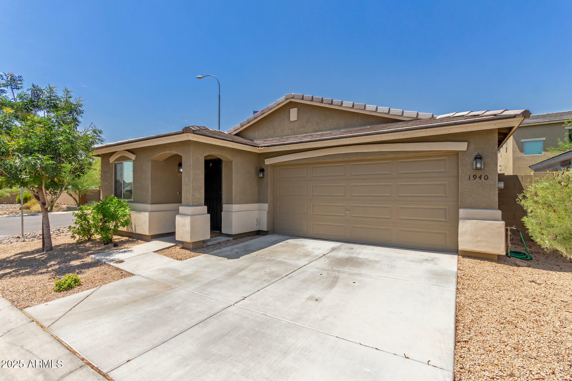 Property Photo:  1940 W Expressman Street  AZ 85120 