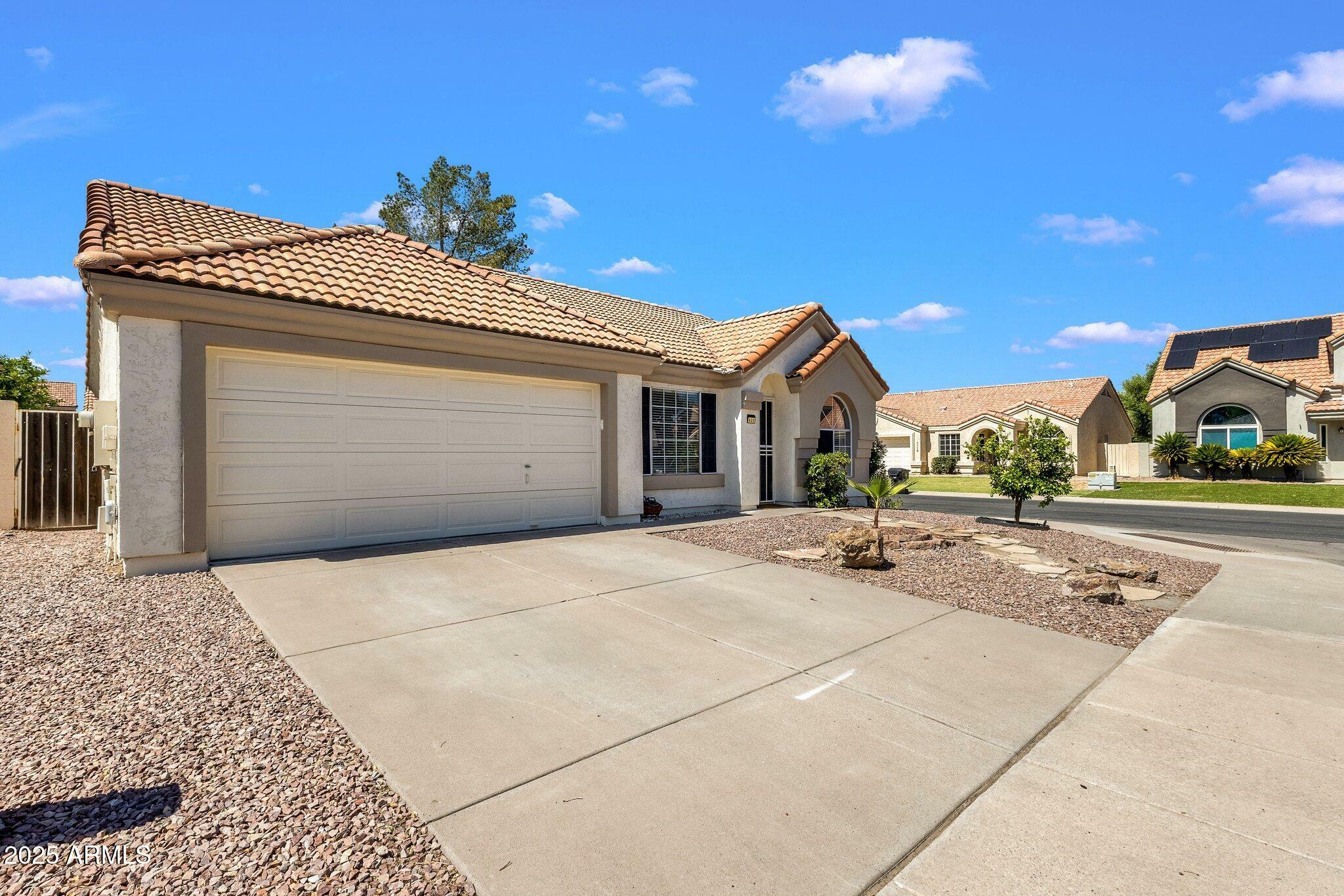 Property Photo:  823 W Kyle Court  AZ 85233 