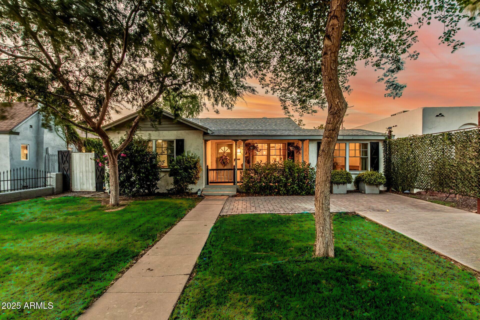 Property Photo: 1522 W Willetta Street AZ 85007