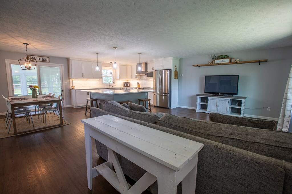Property Photo: 1114 Foxmoor Lane OH 44805