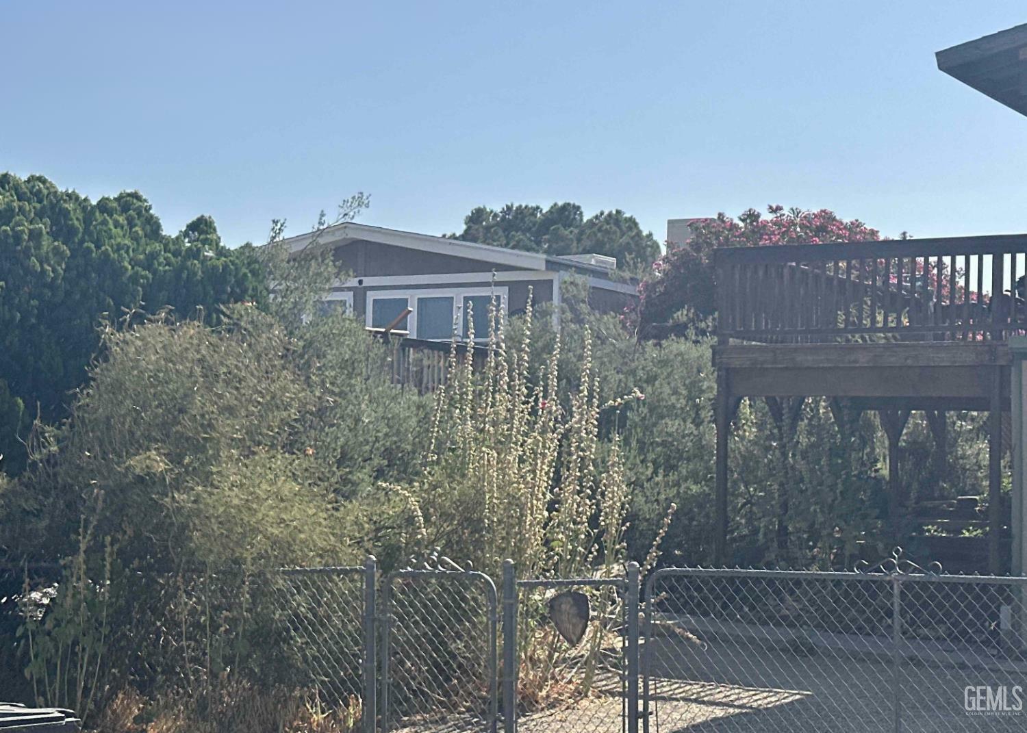 Property Photo: 5024 Shawnee Drive CA 93283