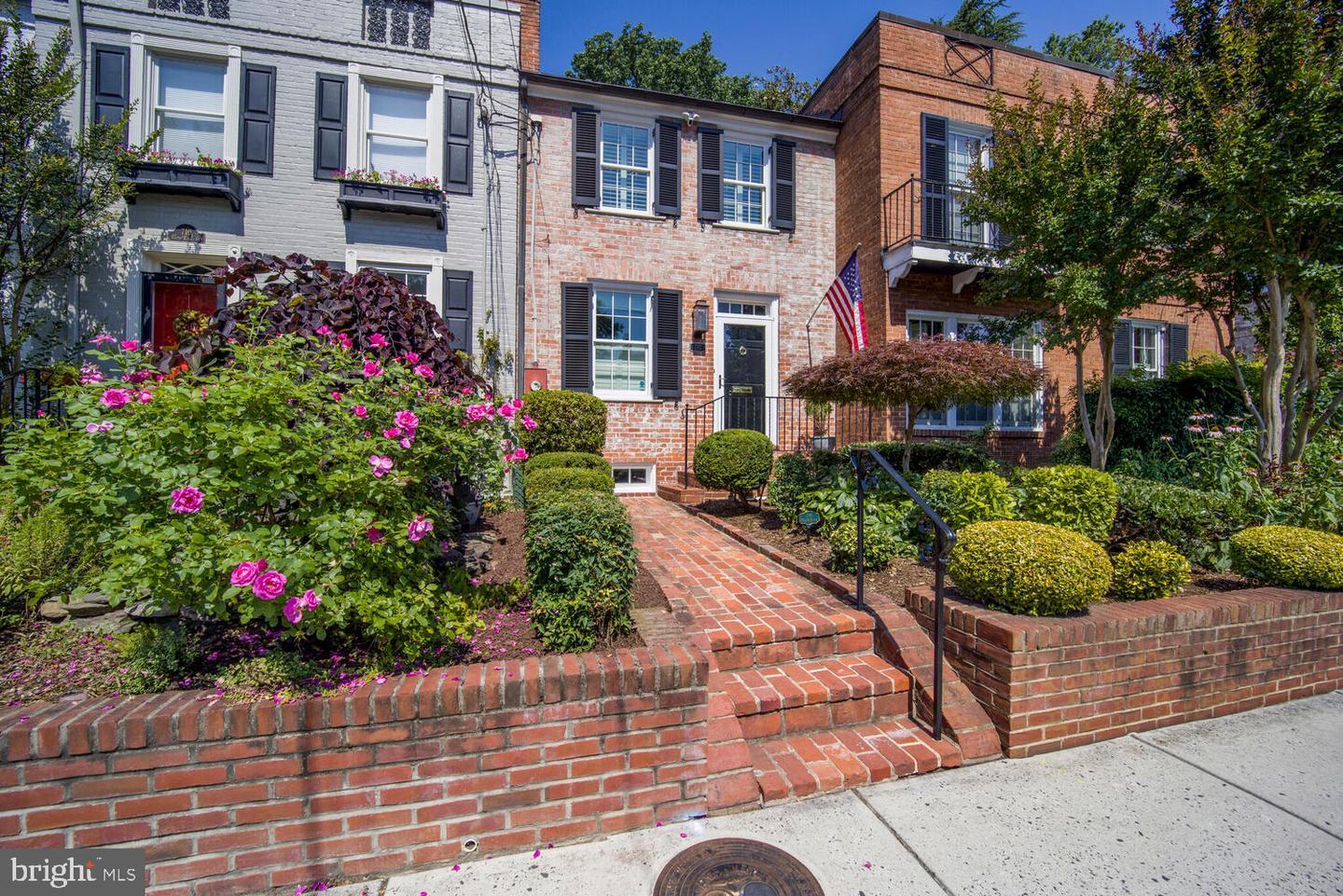 Property Photo:  717 S Royal Street  VA 22314 