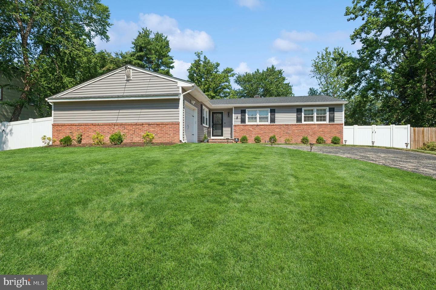 6 Hillsdale Road  Lawrenceville NJ 08648 photo