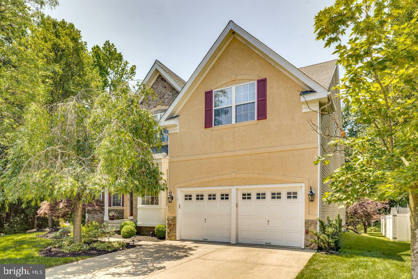 Property Photo: 7 Gateswood Court NJ 08505