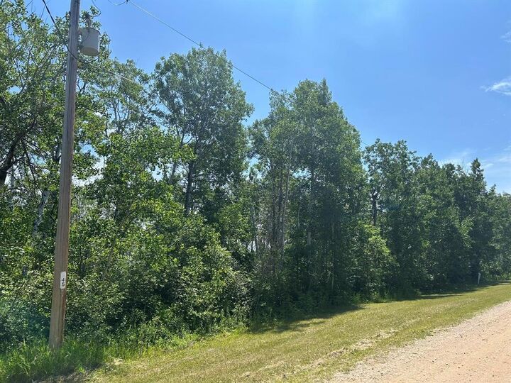 Property Photo: 57 Heathwood Drive MB R0E 2A0