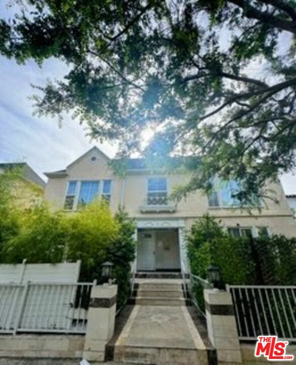 Property Photo: 137 S Crescent Dr CA 90212