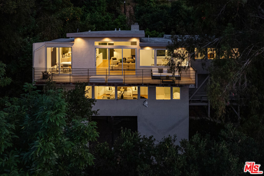 Property Photo:  3564 Multiview Dr  CA 90068 