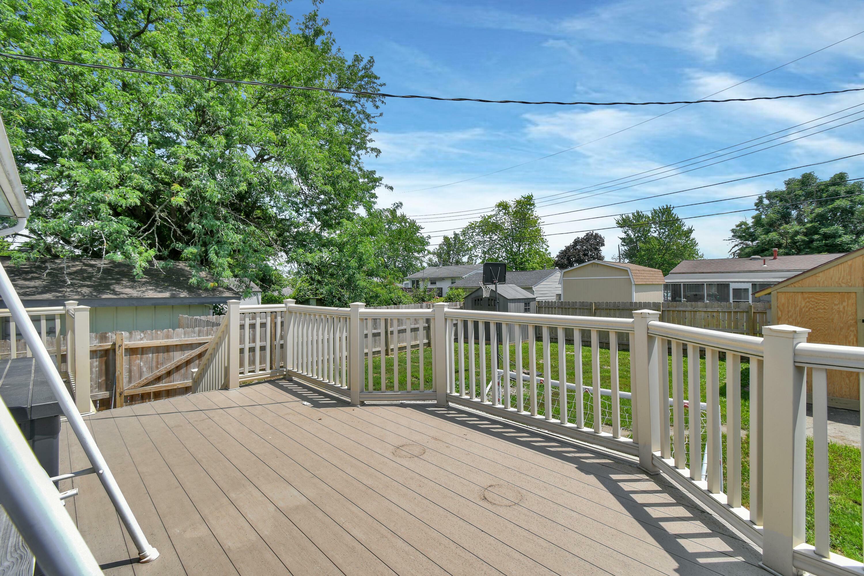 Property Photo: 3855 Halsey Place OH 43228