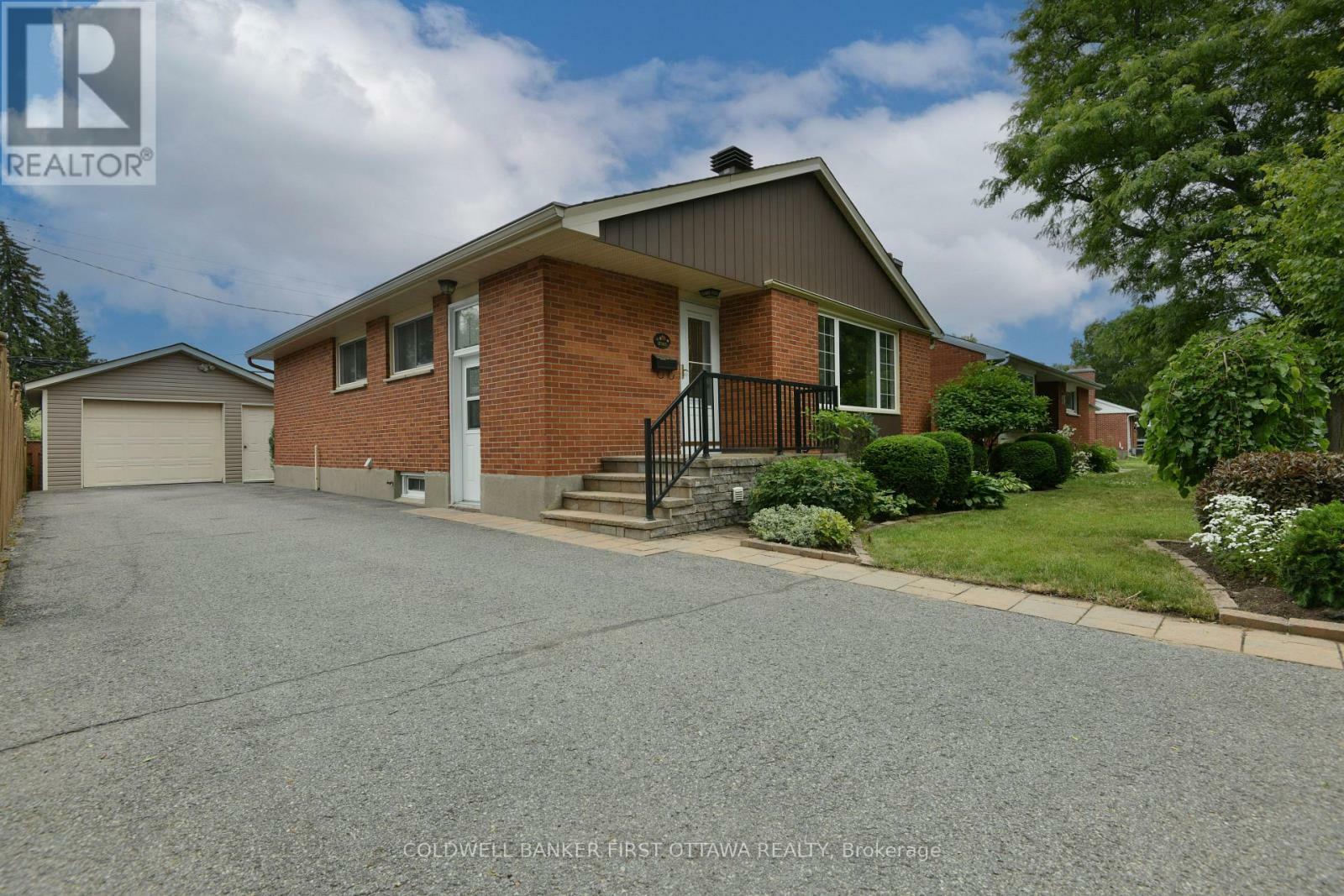 Property Photo: 2366 Drury Lane ON K2C 1G5