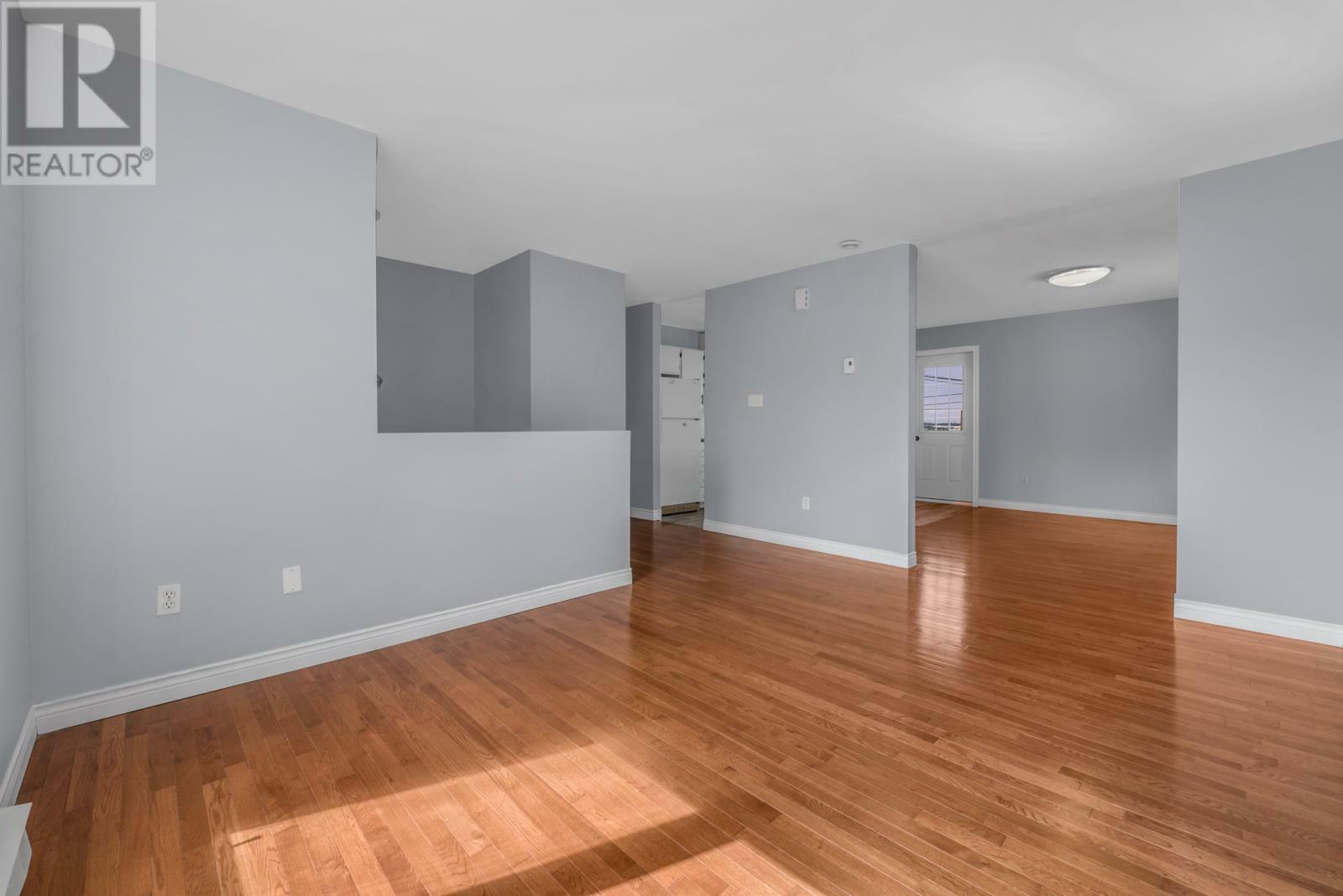 Photo de la propriété: 5 Frobisher Avenue NL A1N 4V7