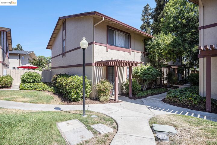 Property Photo: 1563 Parkwood Pl CA 94521