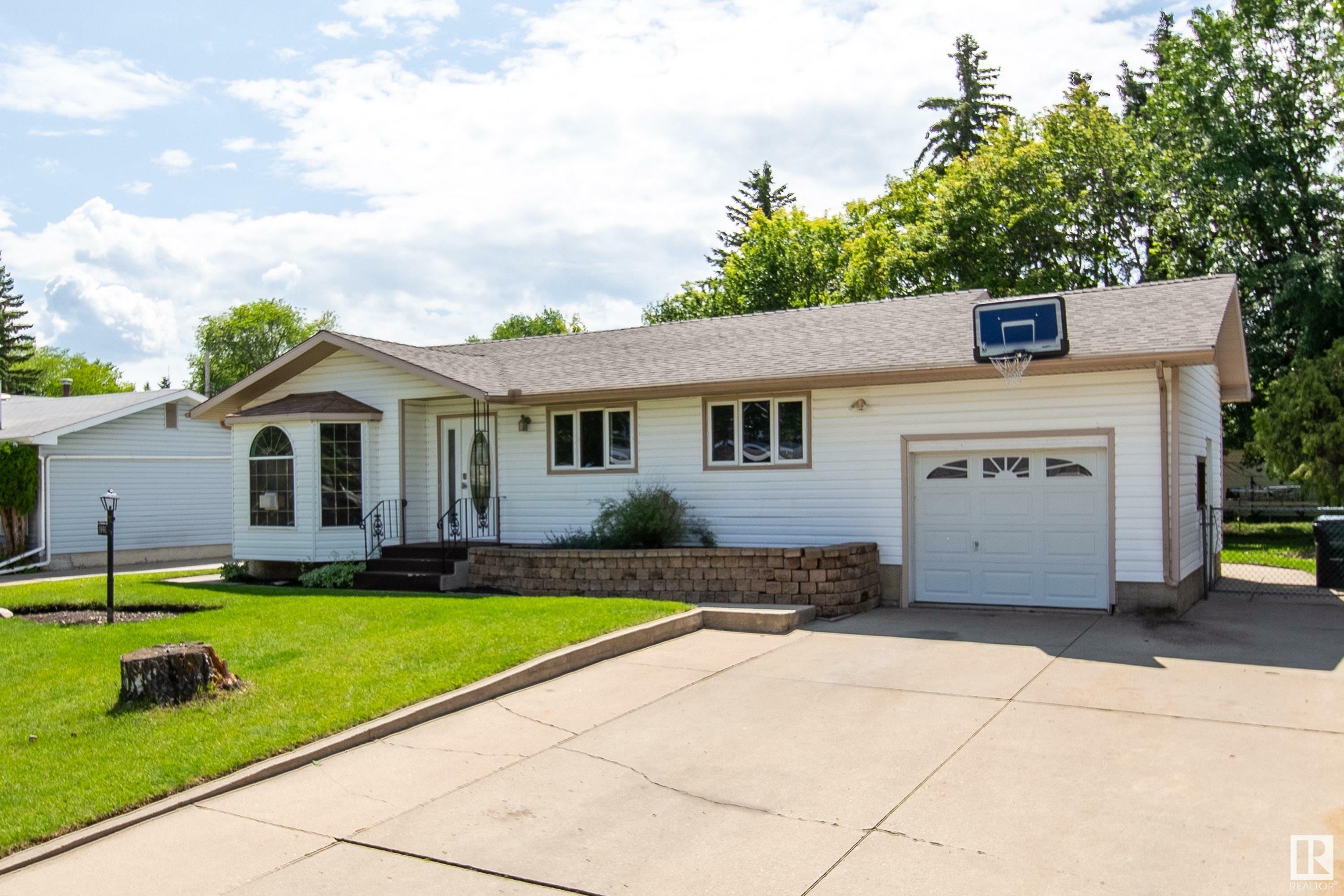 Property Photo: 1991 Avondale Court AB T8A 0Y1