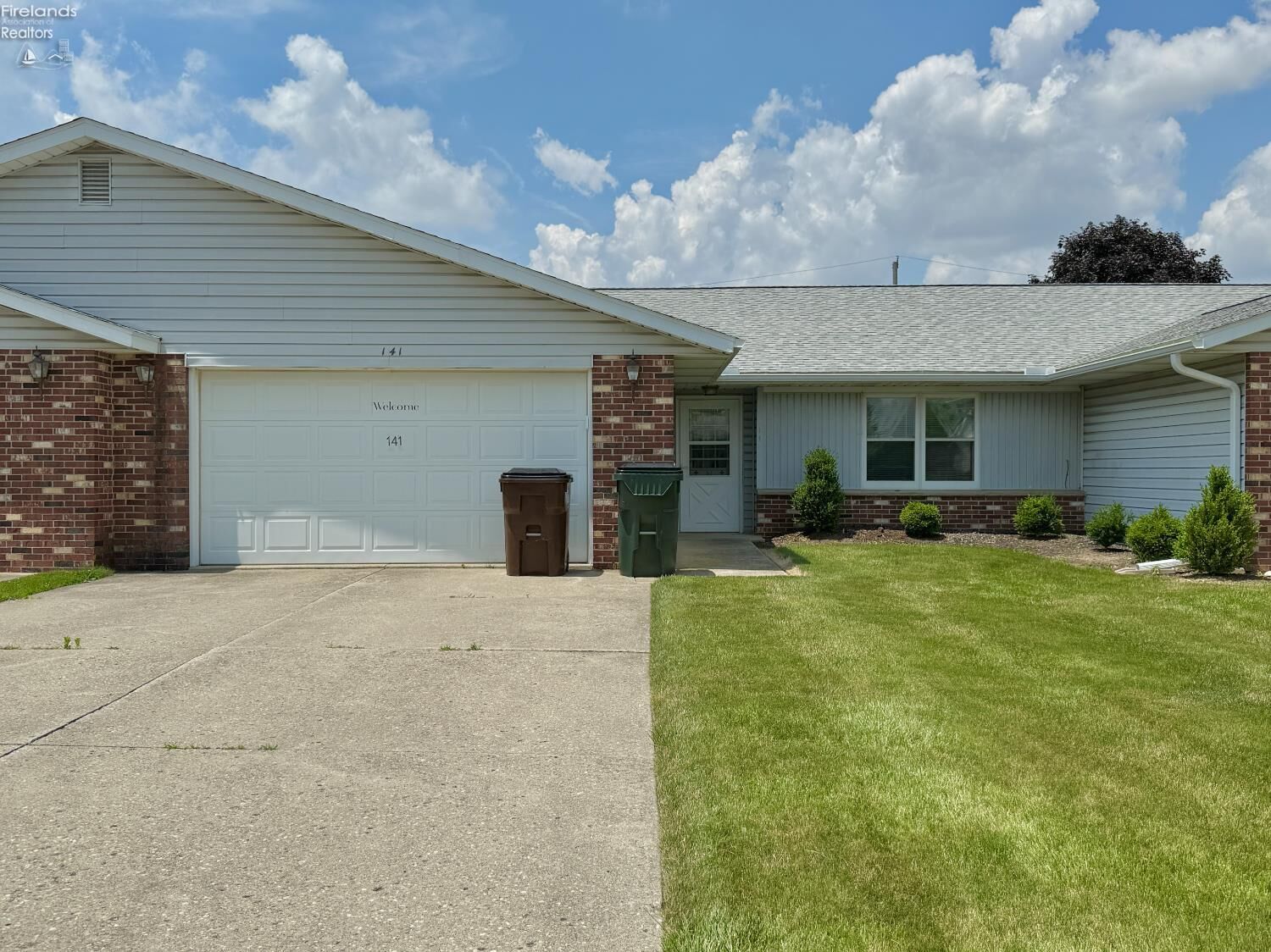 Property Photo:  