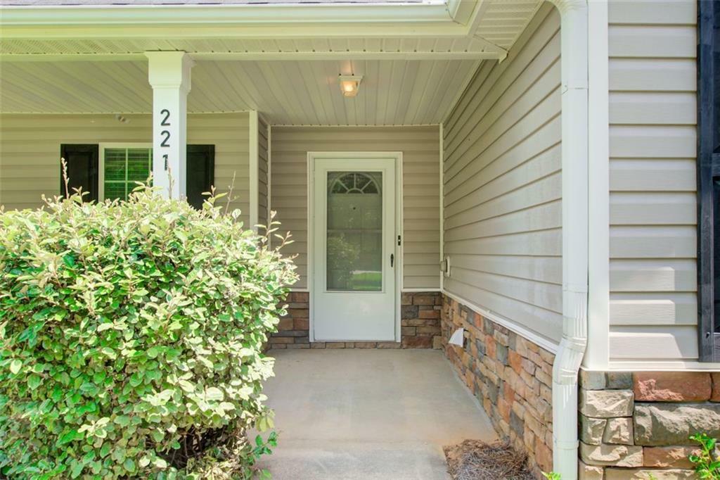 Property Photo: 221 Glenview Trail GA 30224