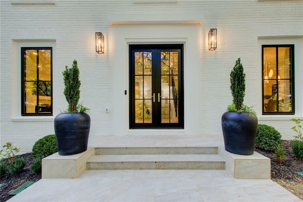 Property Photo: 6090 River Chase Circle GA 30328