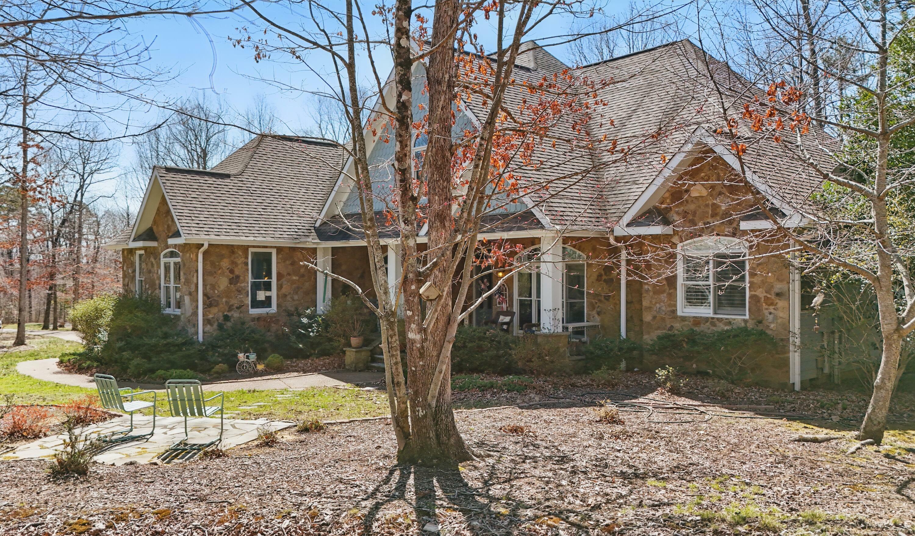 Property Photo: 50 E Horseshoe Bend Road E TN 37377